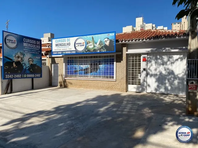 Fachada da escola Acquacamp no Taquaral, Campinas